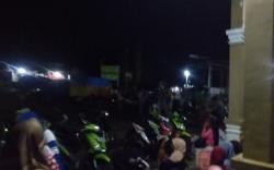 Gelap Gulita, Warga Way Kanan Rela Antre Migor Curah Subsidi hingga Jam 4 Pagi