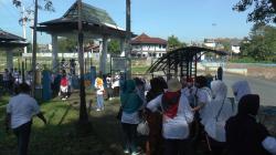 Kenang Masa Lalu, Ratusan Warga Gisiksari Napak Tilas Susuri Bendungan Pleret