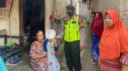 Lepas dari Pengawasan Orang Tua, Bocah di Sukabumi Diantarkan Polisi Pulang ke Rumah<