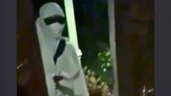 Kisah Pilu Perempuan Jubah Putih, Diceraikan Suami dan Hidupi Anak Seorang Diri