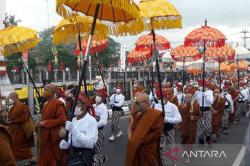 Arak-Arakan Umat Buddha Warnai Perayaan Waisak di Candi Borobudur<