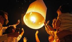 2.022 Lampion Diterbangkan ke Langit sebagai Simbol Harapan dan Perdamaian Dunia