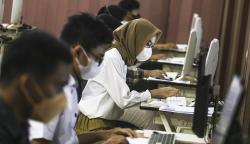 Suasana Ujian Tulis Berbasis Komputer SBMPTN Gelombang I