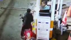Pencuri Gasak Motor Pedagang Terekam CCTV di Pasar Tagog KBB, Pelaku Beraksi Santai<