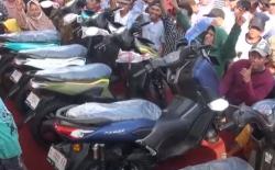 Wow! Crazy Rich Brebes Beri Doorprize 19 Motor di Pilkades Wangandalem