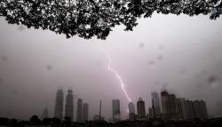 Prakiraan Cuaca Hari Ini: Jakarta Akan Diguyur Hujan Disertai Kilat dan Petir 
