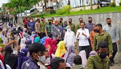 Presiden Jokowi Temui Warga dan Pedagang Pasar Muntilan Semarang