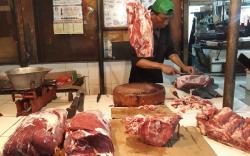 Pedagang Daging di Palembang Menjerit, Pembeli Pilih Daging Beku di Tengah Wabah PMK<