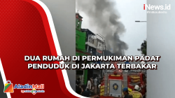 Dua Rumah di Permukiman Padat Penduduk di Jakarta Terbakar