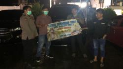 Polisi dan KKU 25 Copot Stiker Iklan Judi Online di 9 Angkot Sukabumi<