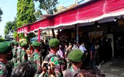 Suasana Rumah Duka Achmad Yurianto, Tampak Karangan Bunga dari Presiden Jokowi