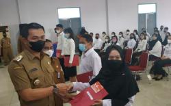 Sempat Terbakar, SK CPNS dan PPPK Kapuas Hulu Akhirnya Dibagikan Kepada 105 Orang<