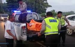 Hantam Bak Truk, Pemotor Tanpa Helm Tewas di Depan Lapangan Golf Palembang <
