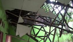 Miris, 3 Ruang SD di Cianjur Dibiarkan Terbengkalai Usai Ambruk, Belajar Harus Digilir<