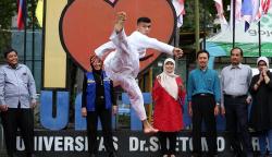Aksi Mahasiswa Unitomo Karateka Peraih Medali Perak SEA Games Vietnam
