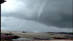 Viral! Video Detik-detik Penampakan Angin Puting Beliung di Bangka Tengah