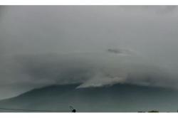 Gunung Merapi Kembali Muntahkan Lava Pijar Sejauh 1,8 Kilometer