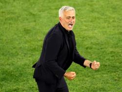 AS Roma Hajar Salernitana, Jose Mourinho Traktir Para Pemain 60 Pizza