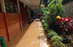 Tebing di Kalirejo Kembali Longsor, Lumpur Masuk SMPN 3 Kokap  