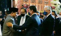 Bertemu di Acara Pernikahan Adik Jokowi, Prabowo dan Wiranto Saling Beri Hormat