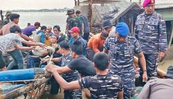 Lanal Semarang Kerahkan Prajurit Perbaiki Tanggul Jebol di Tanjung Emas