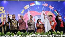 JIS Pertama Kali Jadi Tuan Rumah Obor Paskah, Anies : Jakarta Rumah bagi Semua