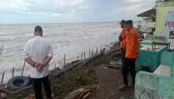 Banjir Rob Terjang 2 Desa di Karawang, 250 Warga Terpaksa Mengungsi