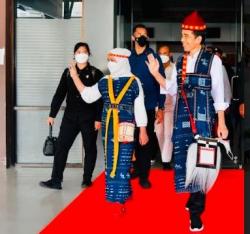 Antusias Warga Sambut Presiden Jokowi Kunjungi Ngada Pertama Kali