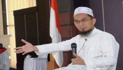 Ustaz Adi Hidayat Kirim Doa untuk Eril, Keluarga Disarankan Baca Alquran Surat Ini<