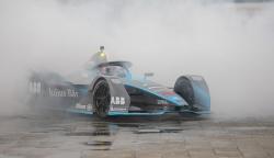 Pembalap Asal Belanda Keturunan Indonesia Pamer Kekuatan Mesin Mobil Formula E