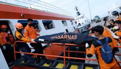 Basarnas Evakuasi 2 Jenazah Korban KM Ladang Pertiwi Tenggelam 