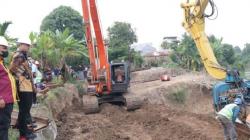 Bobby Nasution Cek Perbaikan Jalan Raja Aceh, Ambles Tergerus Arus Sungai Denai<