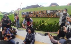 Haryadi Suyuti Ditahan KPK, Penggagas Jogja Ora Didol Cukur Gundul