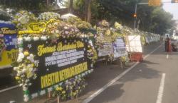 Karangan Bunga Terus Berdatangan ke Rumah Dinas Ridwan Kamil, Berduka Meninggalnya Emmeril<