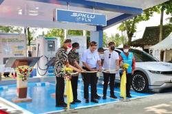 Luhut Resmikan SPKLU Green Tourism di Kawasan Candi Borobudur dan Candi Prambanan