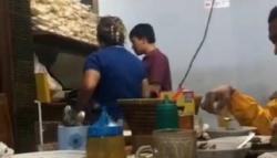 Viral Emak-emak Marah gegara Pesanan Sate Lama, Tamu Ramai-ramai Bela Pedagang <