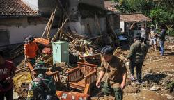 Banjir Bandang Terjang Ciwidey, Belasan Rumah Rusak<