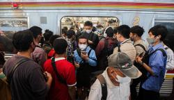 Begini Potret Kepadatan Stasiun Manggarai saat Jam Pulang Kerja