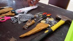 Setelah Rokok, Palu hingga Cobek Ditemukan dari Tas Jemaah Haji di Surabaya