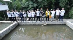 Relawan Latih Warga Ciamis Budi Daya Ikan dan Deklarasi Dukung Sandiaga Uno<