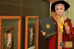 Baru 19 Tahun, Gadis Ini Berhasil Wisuda dari Kedokteran Unpad