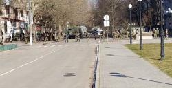 Pasukan Rusia Tembaki Kota Kherson, Seorang Pria Tewas dalam Mobil