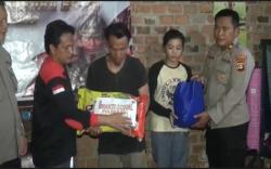 Polisi Bantu 2 Saudara Penderita Lumpu Layu di Sirah Pulau Padang OKI