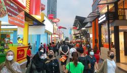 Antusiasme Pengunjung Datang ke Jakarta Fair 2022 setelah 2 Tahun Ditiadakan