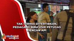 Adu mulut mewarnai proses penertiban Pedagang Kaki Lima (PKL) di Kota Padang, Sumatra Barat. Salah satu pedagang yang ditertibkan tidak terima lapakny