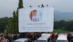 Baliho Eril Terpampang di Permakaman Cimaung Bandung Curi Perhatian Warga