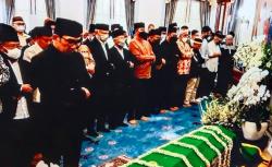 Ridwan Kamil Jadi Imam Salat Jenazah Eril di Gedung Pakuan Bandung
