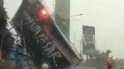 Hujan Angin Landa Tangsel, Billboard di Ciputat Tumbang