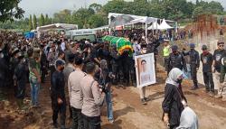 Makamkan Putra Sulung, Ridwan Kamil: Tugas Ananda Eril di Dunia Telah Selesai Paripurna <