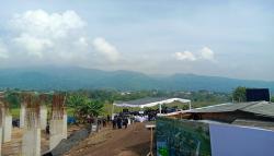 Indahnya Makam Eril, Menghadap Gunung dan Hamparan Sawah yang Mulai Menguning <